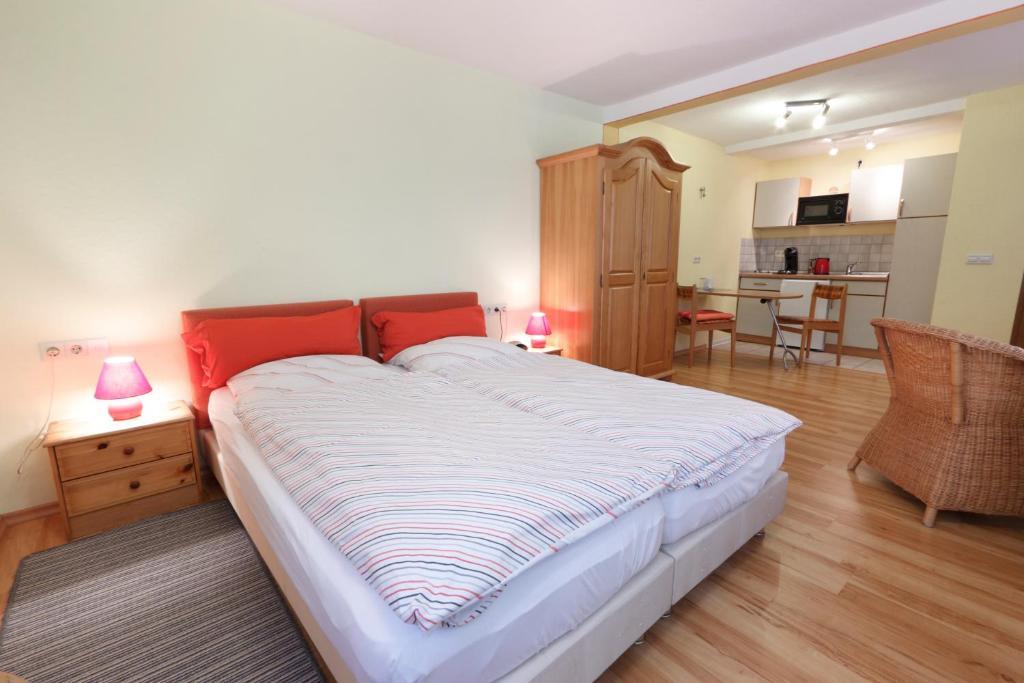Hotel Pension Stern Bad Buchau Rum bild